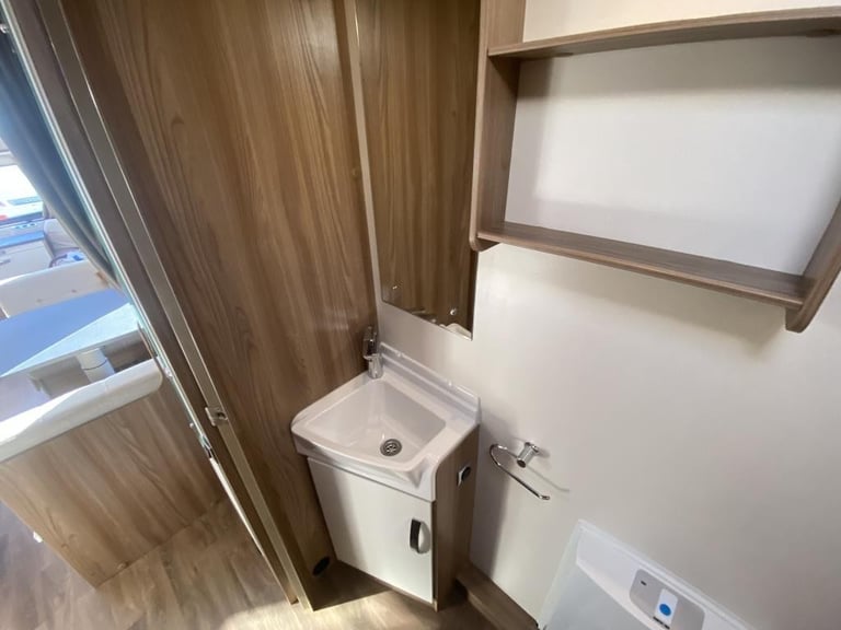 2022 SWIFT SPRITE SUPER QUATTRO FB TOURING CARAVAN