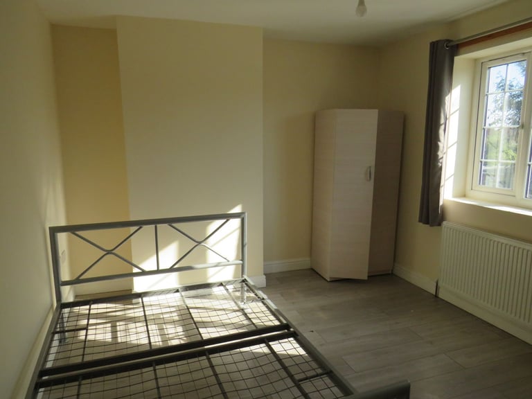 5 bedroom 3 bath house for rent in Southall UB2