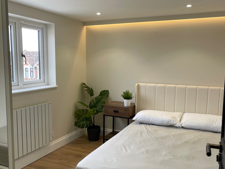 Stunning Newly Built Bedroom. Ready to move in. Bills included!!