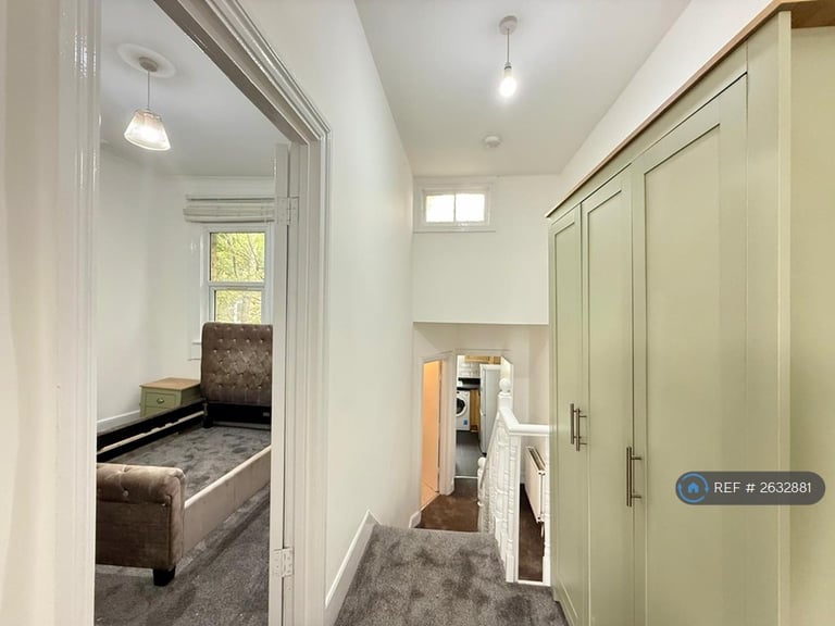 1 bedroom flat in Fairfield Street, London, SW18 (1 bed) (#2632881)