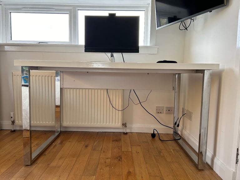 Desks for sale for Sale in Aberdeen Office Desks Gumtree