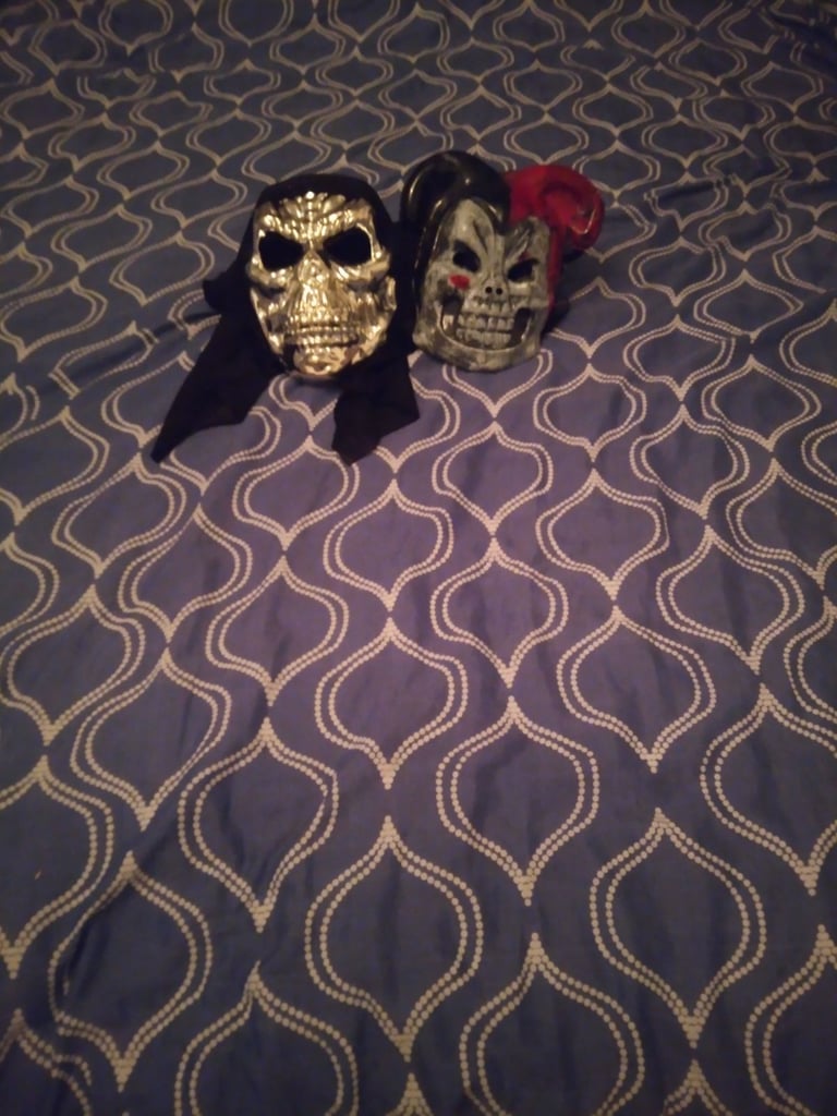 LOTS OF HALLOWEEN STUFF FOR SALE 