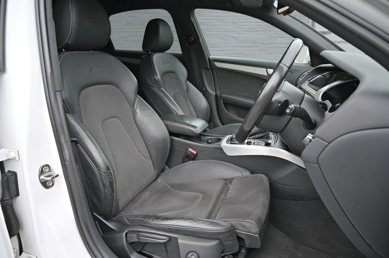 AUDI A4 S LINE 2.0 TDI DIESEL AUTO 5DR SALOON 2009 [59] WHITE