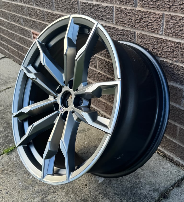 BMW 19” M800 two tone Cerium Grey alloy wheel