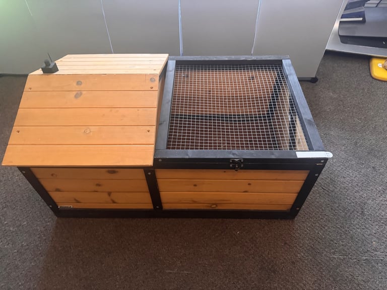 Small tortoise house 