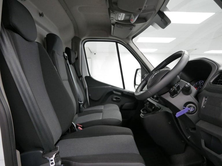 71 RENAULT MASTER 2.3 DCI 135 BHP L2 H2 MEDIUM BUSINESS + ( AIR CON )