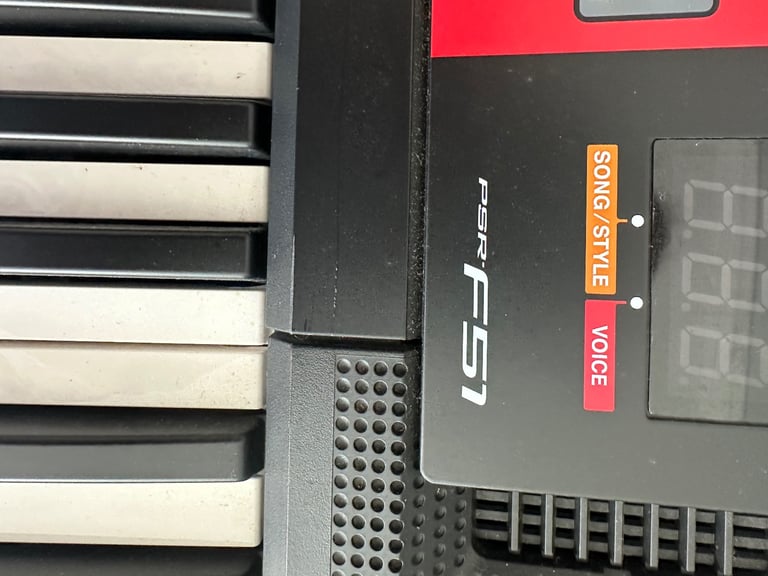Yamaha PSR-F51 61-Key Electronic Keyboard,