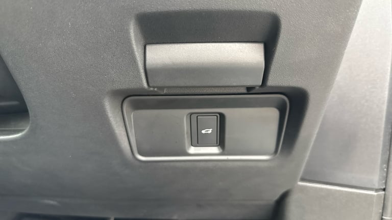 2025 Land Rover Range Rover Evoque 2.0 D165 Dynamic SE 5dr Auto Diesel Hatchback Hatchback Diesel...