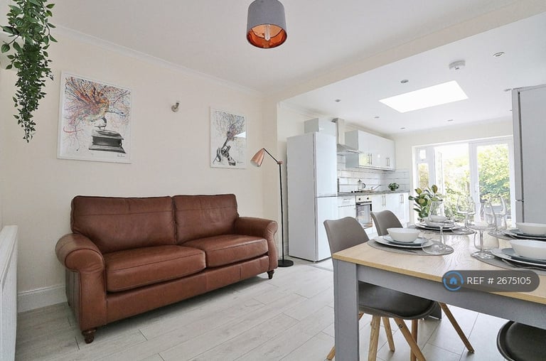 1 bedroom in The Fairway, London, W3 (#2675105)