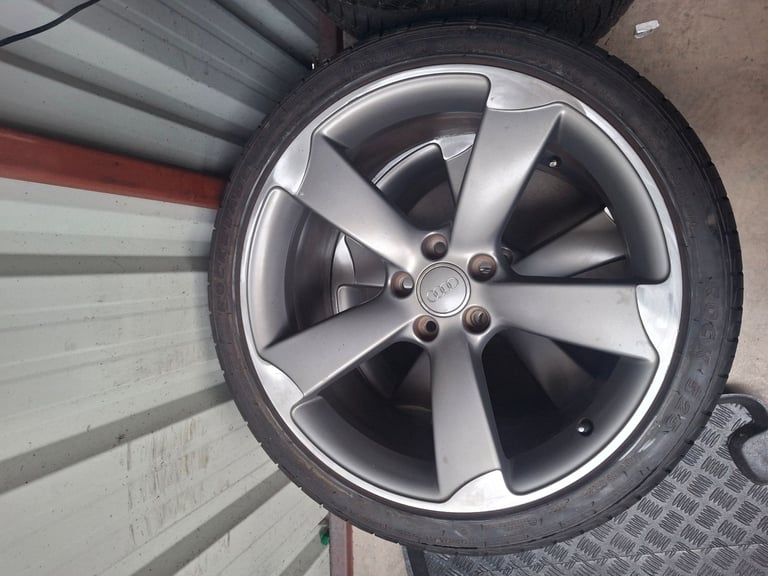 image for 1 single genuine audi ttrs 5x112 wheel