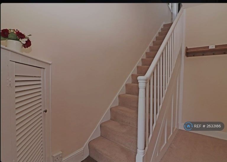 2 bedroom flat in Garlands Road, Redhill, RH1 (2 bed) (#2633186)
