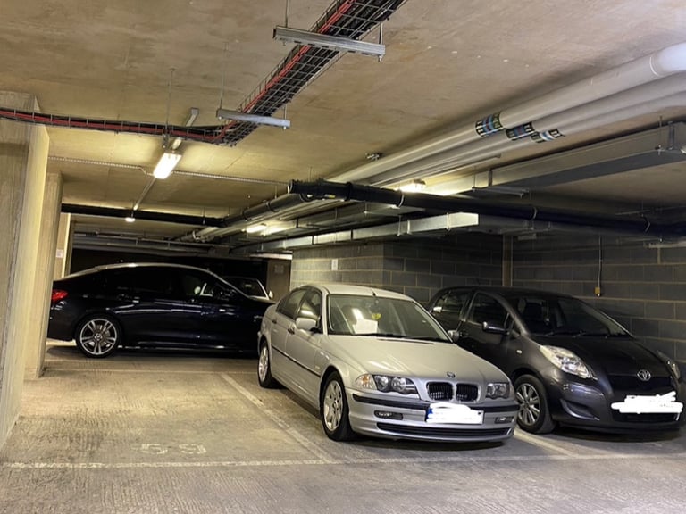 Long-term parking space for rent –  Canary Wharf