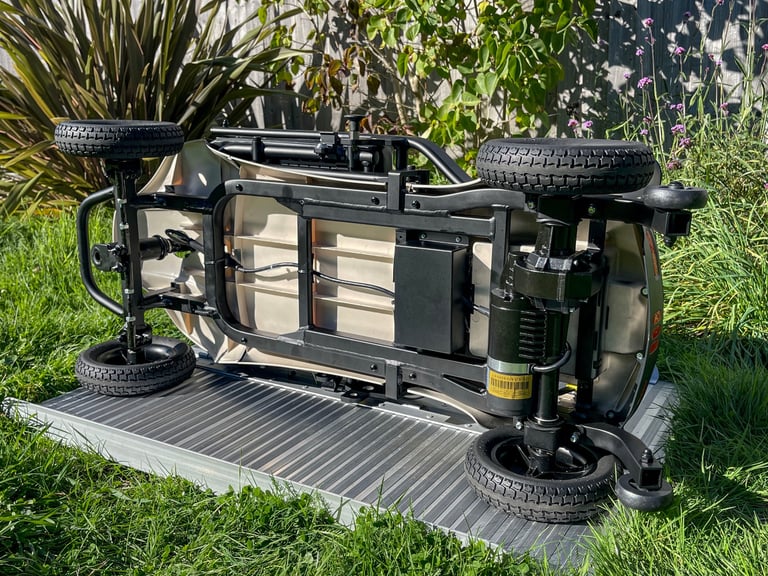 Pride GoGo MG2 Ultra Light FOLDING MOBILITY SCOOTER 14.7KG AIRLINE SAFE was £2495
