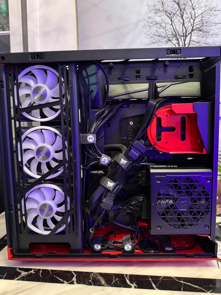 Brand new complete gaming pc 14900k/RTX5070ti/Hyte Y70 Touch/water cooling/ddr5 32gb/2tb/monitor