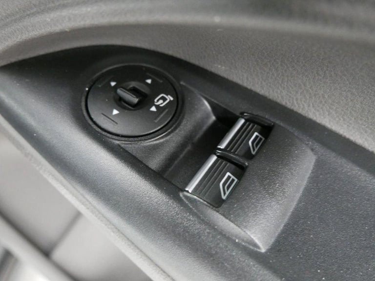 69 FORD TRANSIT CONNECT 1.5 EBL 120 BHP L1 TREND EDITION ( AIR CON / SAT NAV )