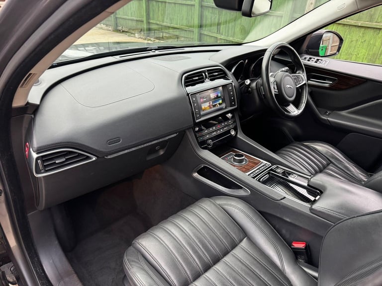 2017 Jaguar F-Pace 2.0d Portfolio 5dr Auto AWD ESTATE DIESEL Automatic