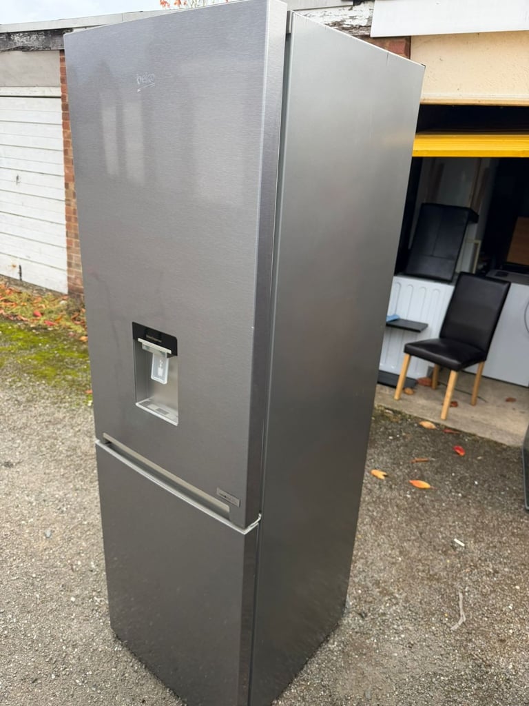 image for Fridge Freezer with Water Dispenser £150