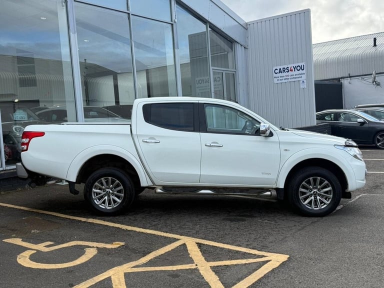 2017 Mitsubishi L200 2.4 DI-D DC Titan Pickup Double Cab 4dr Diesel Manual 4WD Euro 6 (178 ps) Di...