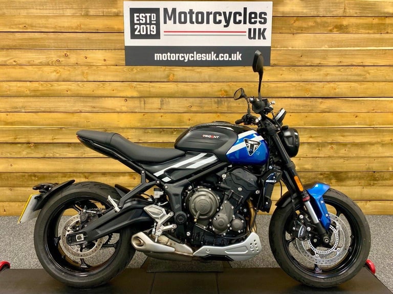 image for 2025 TRIUMPH TRIDENT 660, PRISTINE, ONLY 346 MILES, SAPPHIRE BLACK/COLBALT BLUE