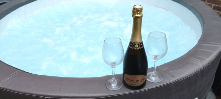 Canadian Spa Company Swift Current V2 Foam Wall Portable Spa - Inc. Extras