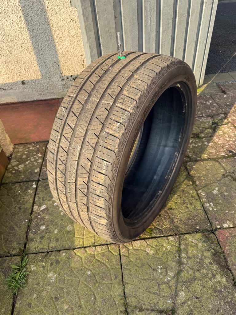 275 40 22 Continental 