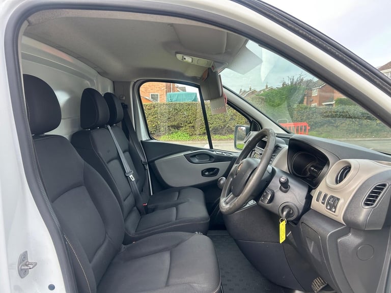 2019 Renault Trafic 1.6 dCi 27 Business SWB Standard Roof Euro 6 5dr PANEL VAN Diesel Manual