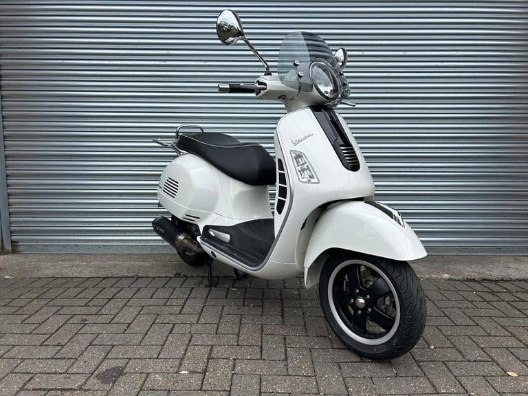 Piaggio Vespa GTS 300 Super