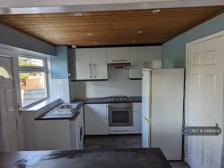4 bedroom house in Maclean Square, Glasgow, G51 (4 bed) (#2498404)