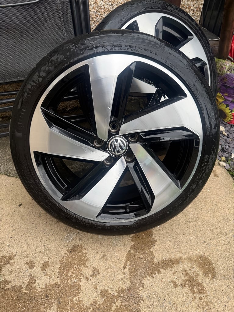 Genuine Volkswagen Golf GTI alloys and tyres