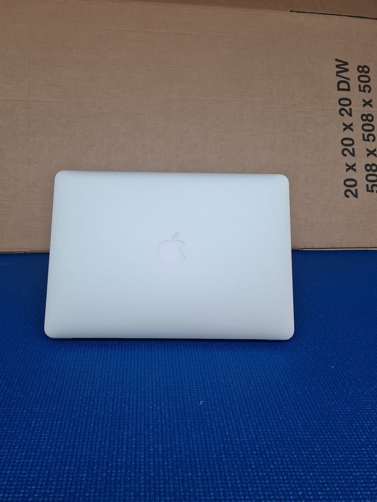 Macbook Air A1466 Yr 2015 i5 8GB Ram 128GB SSD Mac OS  Catalina  Clean A Grade