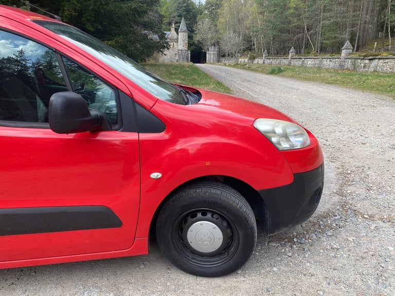 Scotland Royal Mail Peugeot Partner low miles tidy condition. MOT and serviced 