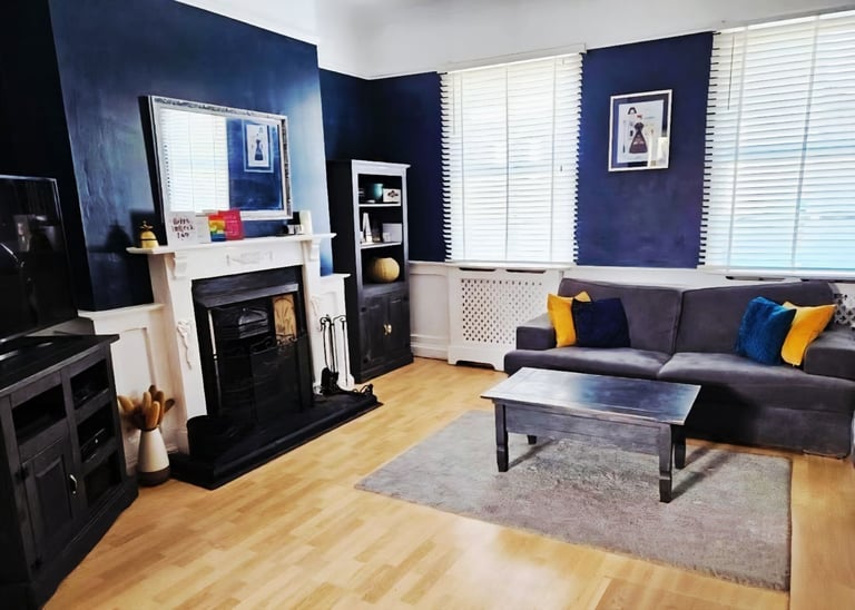 4 Bed. Seaside Townhouse with fast train link to London