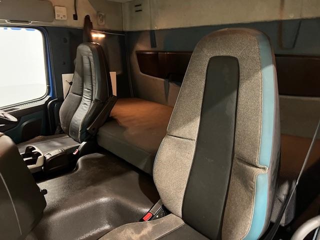 Volvo FM 330 6x2 Rear Lift Sleeper Cab Curtainsider