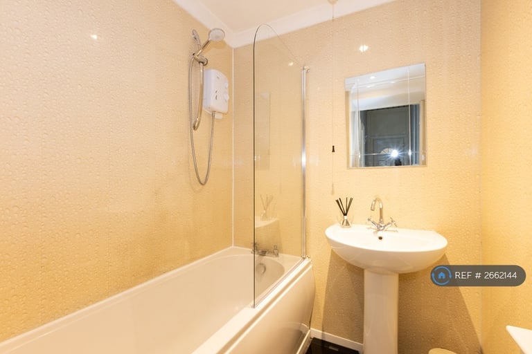 1 bedroom flat in Shettleston Road, Glasgow, G32 (1 bed) (#2662144)