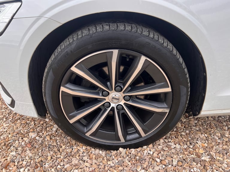 2020 Volvo V60 2.0 B3 MHEV Momentum Estate 5dr Petrol Hybrid Auto Euro 6 (s/s)