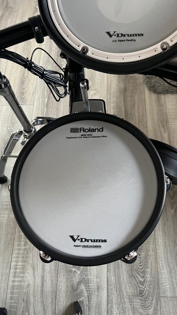 Roland TD-27KV Electronic Drum Kit – Excellent Condition, Includes Amp & Throne