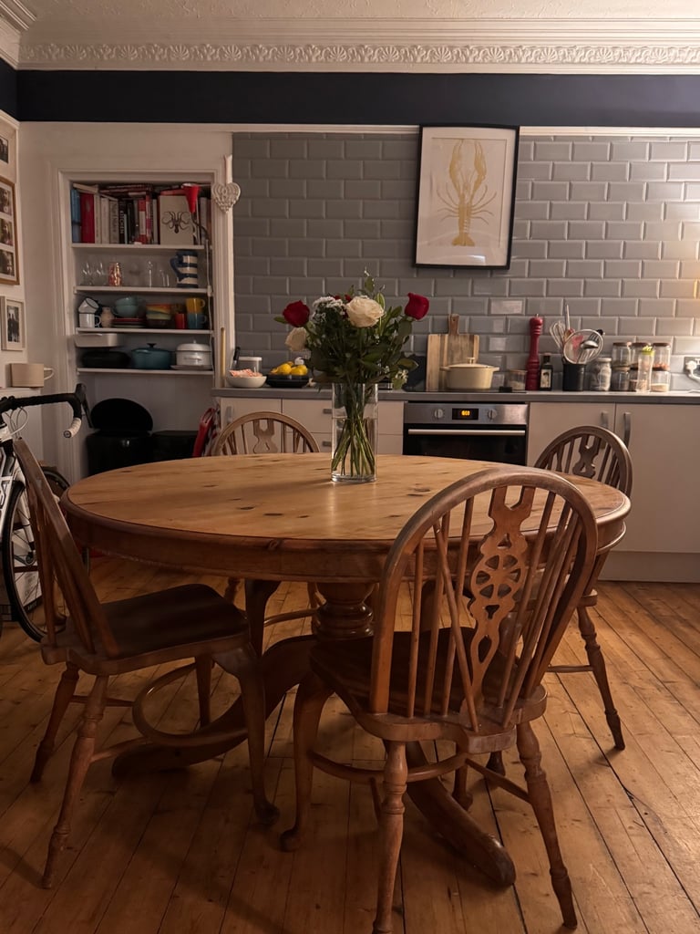Round pine dining table and 6 chairs 
