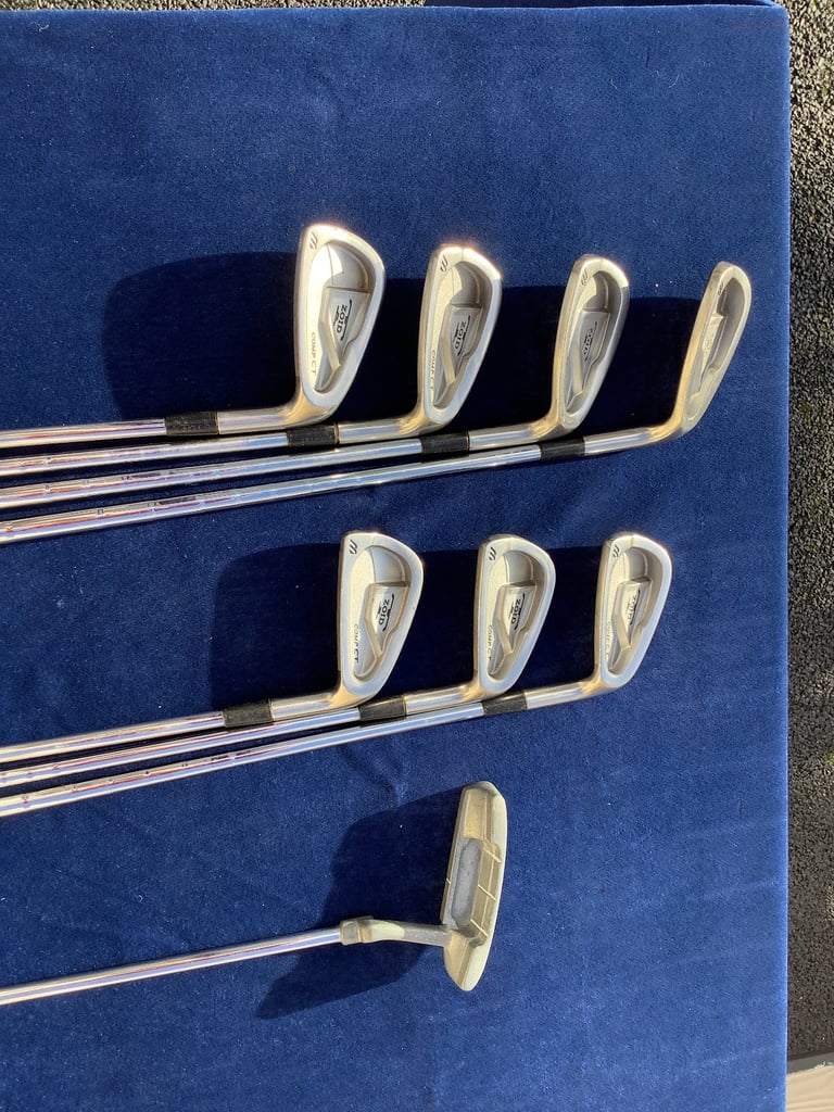 Set of Mizuno Zoid golf clubs, in a lovely Taylor Made lightweight golf bag.