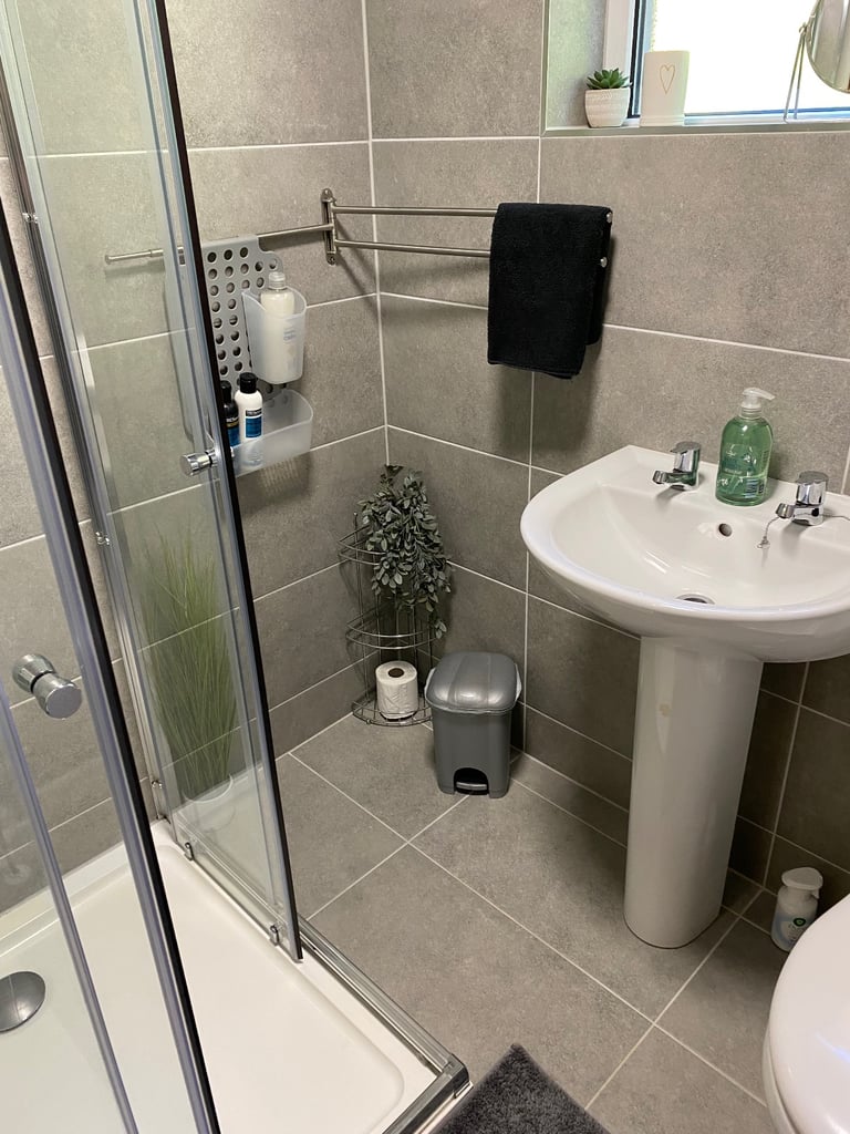 Room for worker Mon to Fri or Sun to Friday am