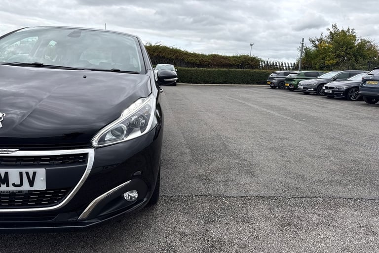 2019 Peugeot 208 1.2 PureTech Signature Euro 6 (s/s) 5dr Hatchback PETROL Manual
