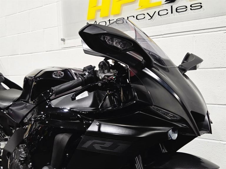 Yamaha R1 FULL SPARK EXHAUST! CARBON EXTRAS! LOVELY CONDITION! LOW
