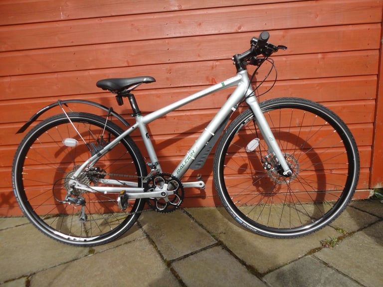 image for Raleigh strada 5 hybrid bike, 16 inch lightweight frame, 28 inch wheels, 16 gears, disc brakes