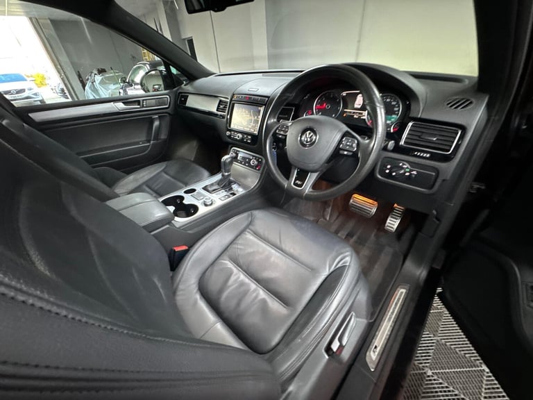 2015 Volkswagen Touareg 3.0 TDI V6 BlueMotion Tech R-Line Tiptronic 4WD Euro 6 (s/s) 5dr ESTATE D...