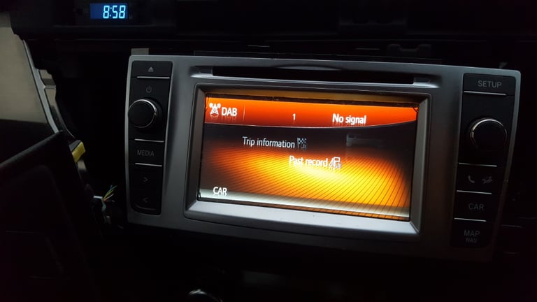TOYOTA Auris/Yaris 2014-15 Radio/CD/GPS SYSTEM in full working order using buttons