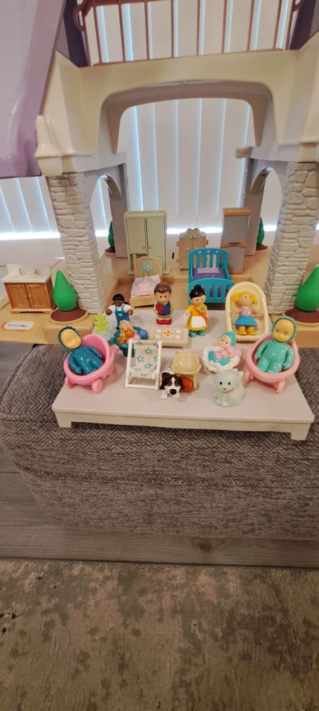 Little Tikes Dolls house 