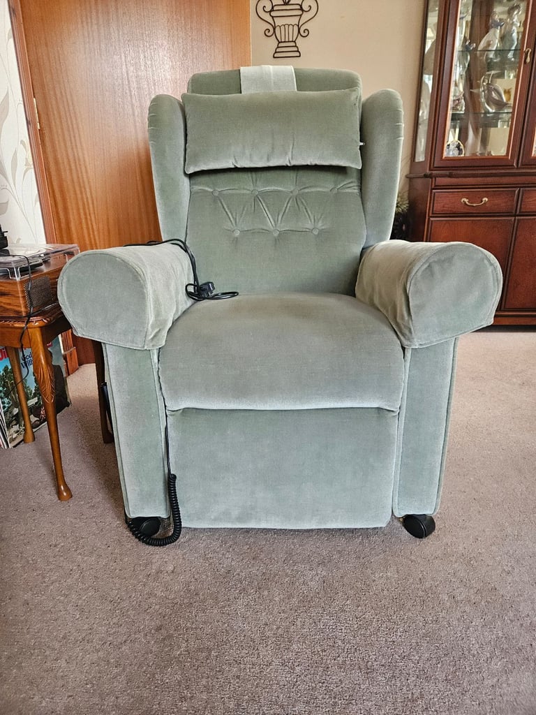 Rise and recline electric armchair 