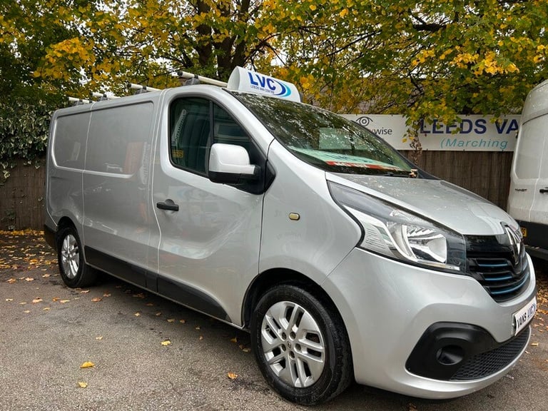 Renault Trafic SL27 SPORT NAV ENERGY DCI very clean fsh great spec warranty