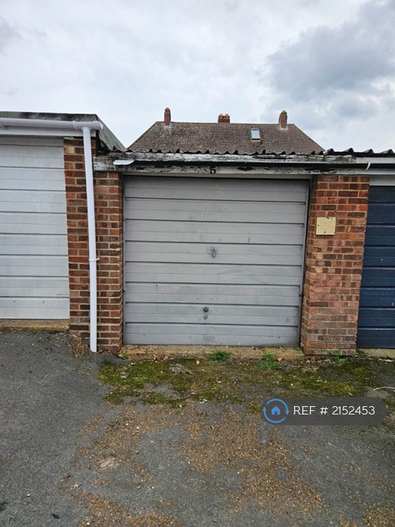 3 bedroom house in Harvey Close, East Cowes, PO32 (3 bed) (#2152453)