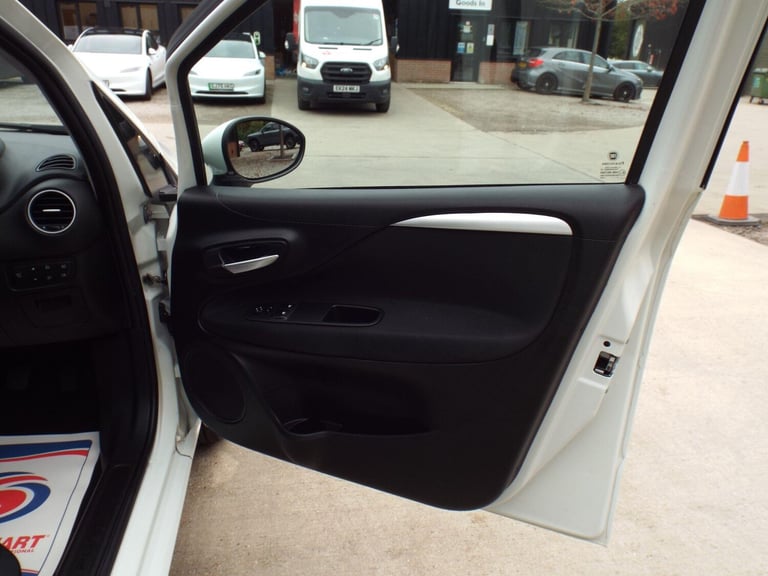 2014 Fiat Punto 1.2 Easy Euro 6 5dr HATCHBACK Petrol Manual