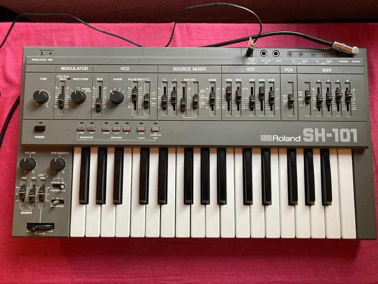 Roland SH101